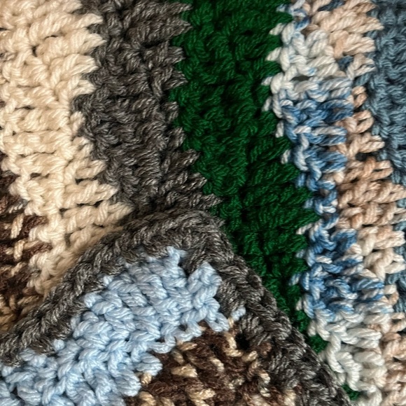Beautiful Crocheted Wave Pattern Blanket - Picture 3 of 5